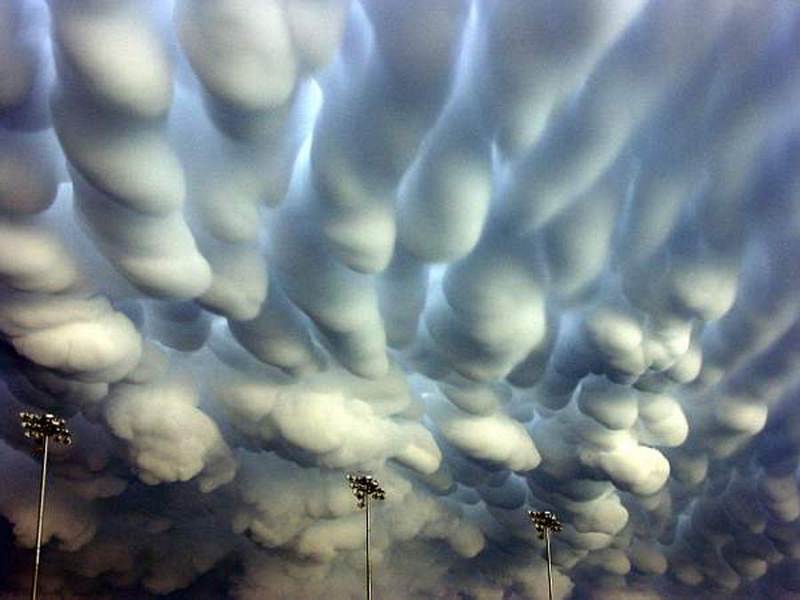 Mammatus-clouds-over-Nebraska-3